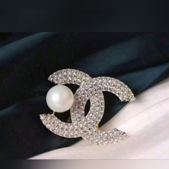 CHANEL Style  Brooch - Picture 5 of 5